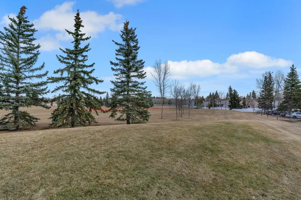 174 Woodmont Terrace SW Calgary AB T2W 4Z4