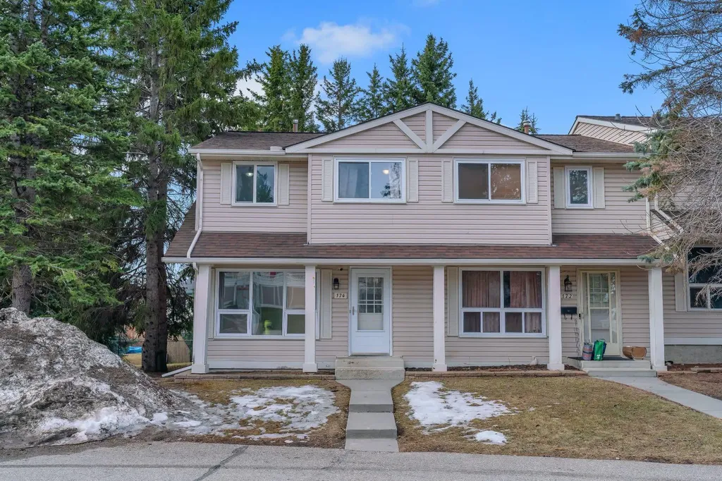 174 Woodmont Terrace SW Calgary AB T2W 4Z4