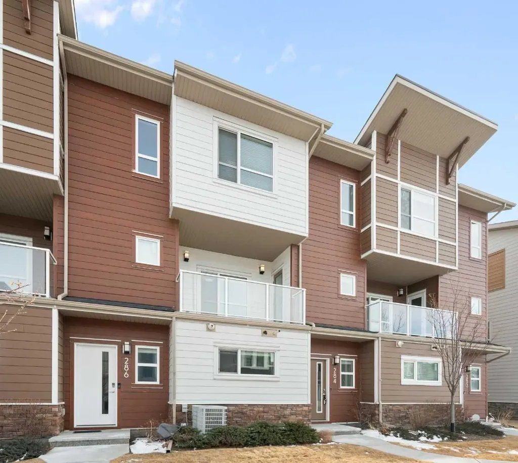 284 Harvest Hills Way NE Calgary AB T3K2P3