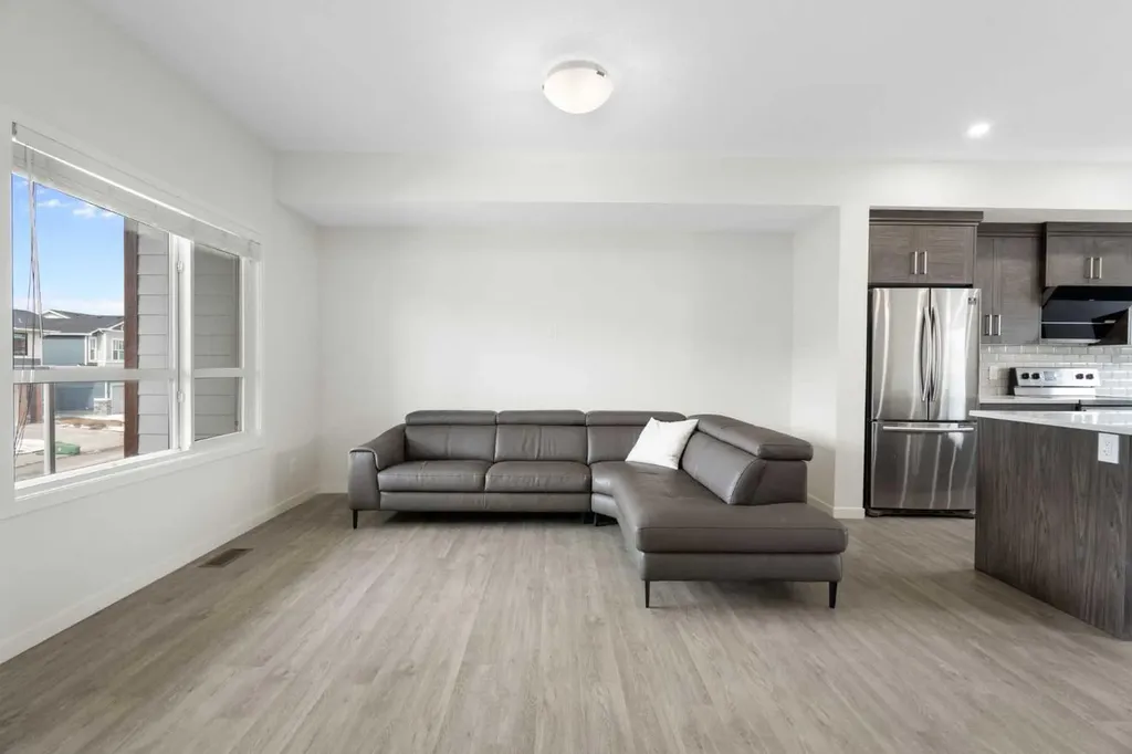 284 Harvest Hills Way NW Calgary AB T3K2P3