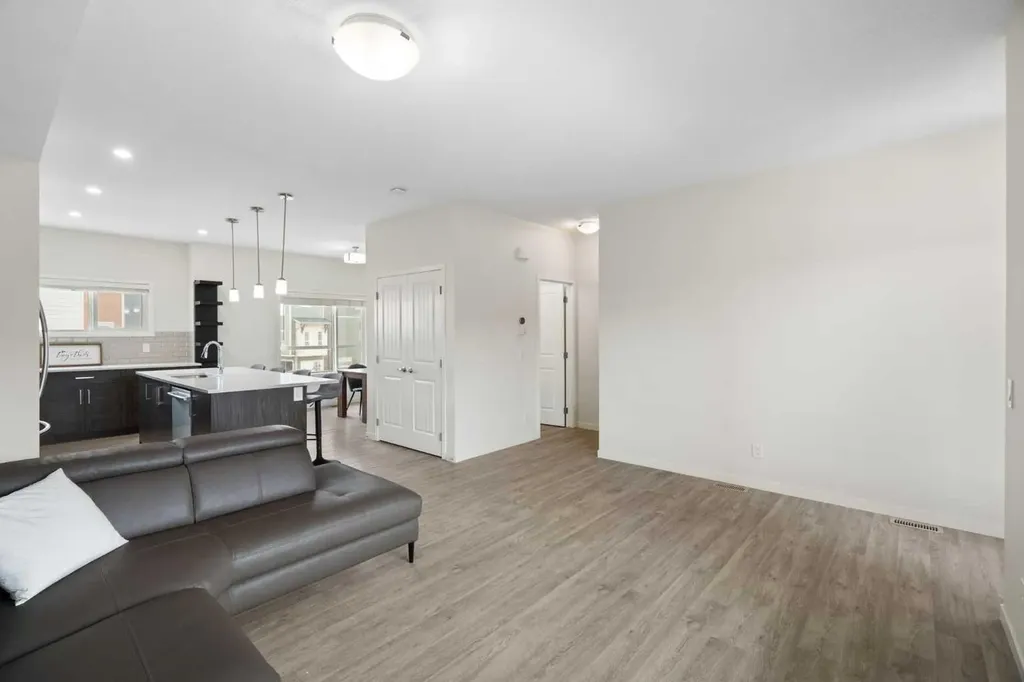 284 Harvest Hills Way NW Calgary AB T3K2P3