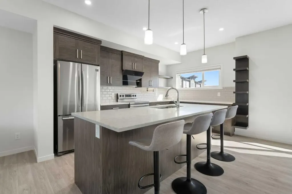 284 Harvest Hills Way NW Calgary AB T3K2P3