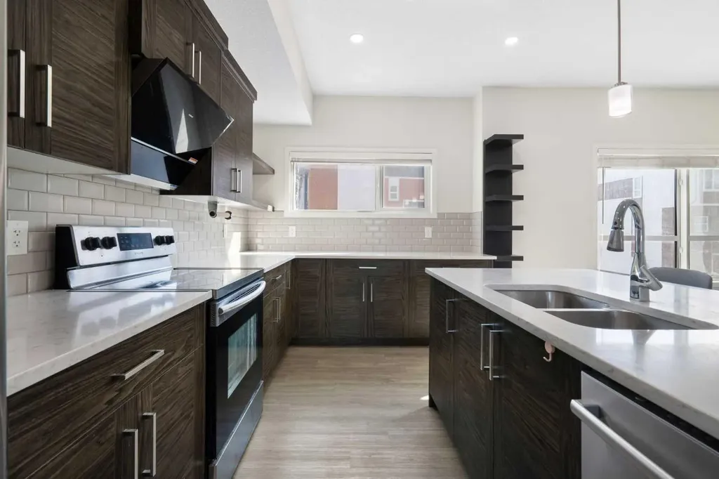 284 Harvest Hills Way NW Calgary AB T3K2P3