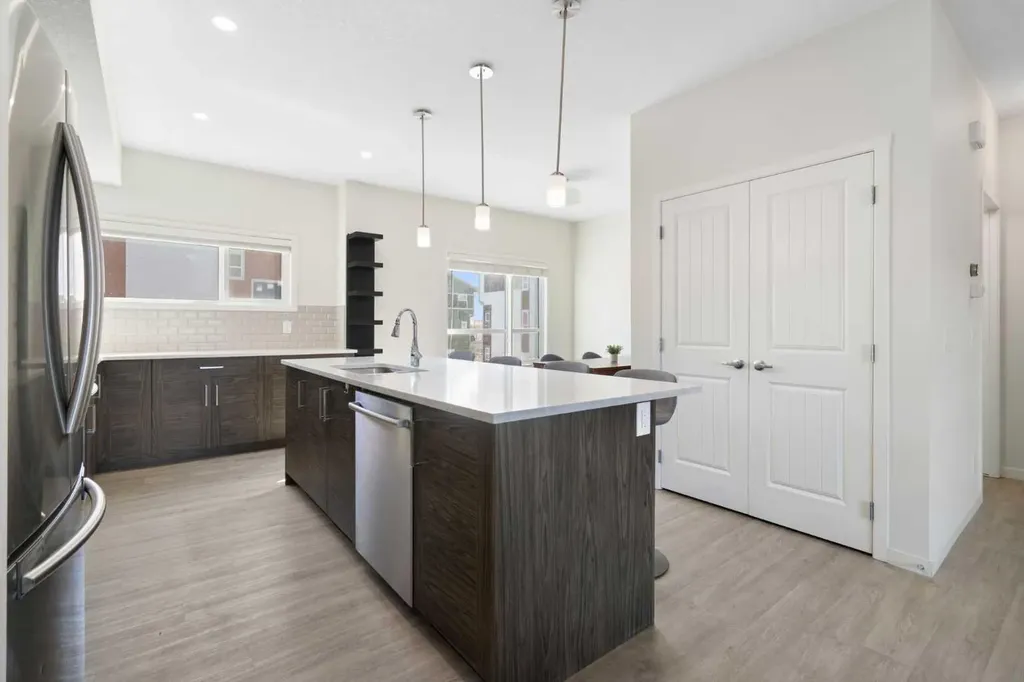 284 Harvest Hills Way NW Calgary AB T3K2P3