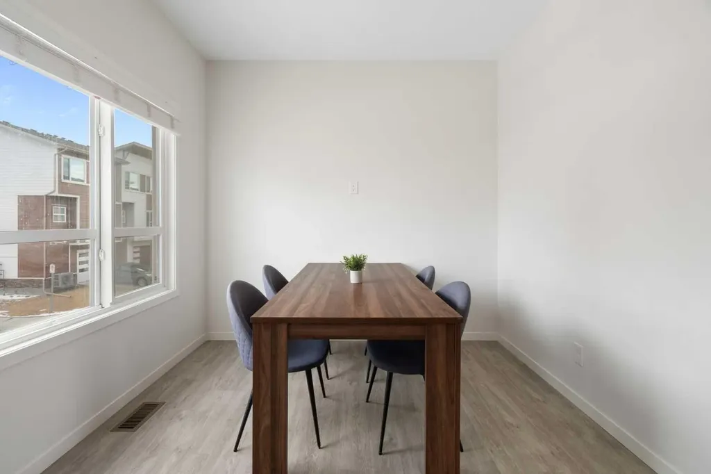 284 Harvest Hills Way NW Calgary AB T3K2P3
