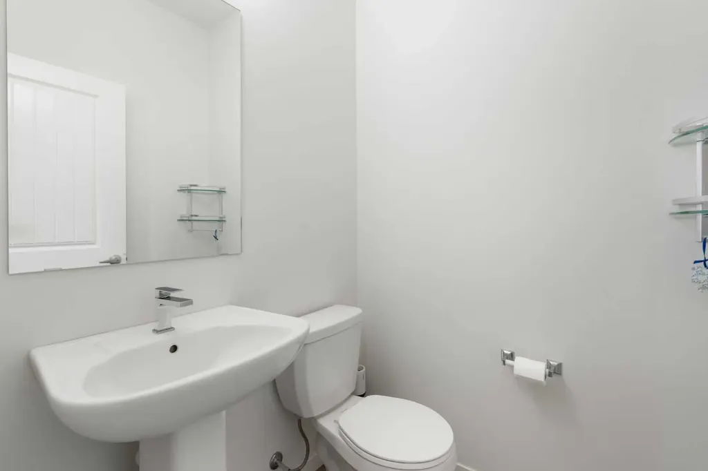 284 Harvest Hills Way NW Calgary AB T3K2P3