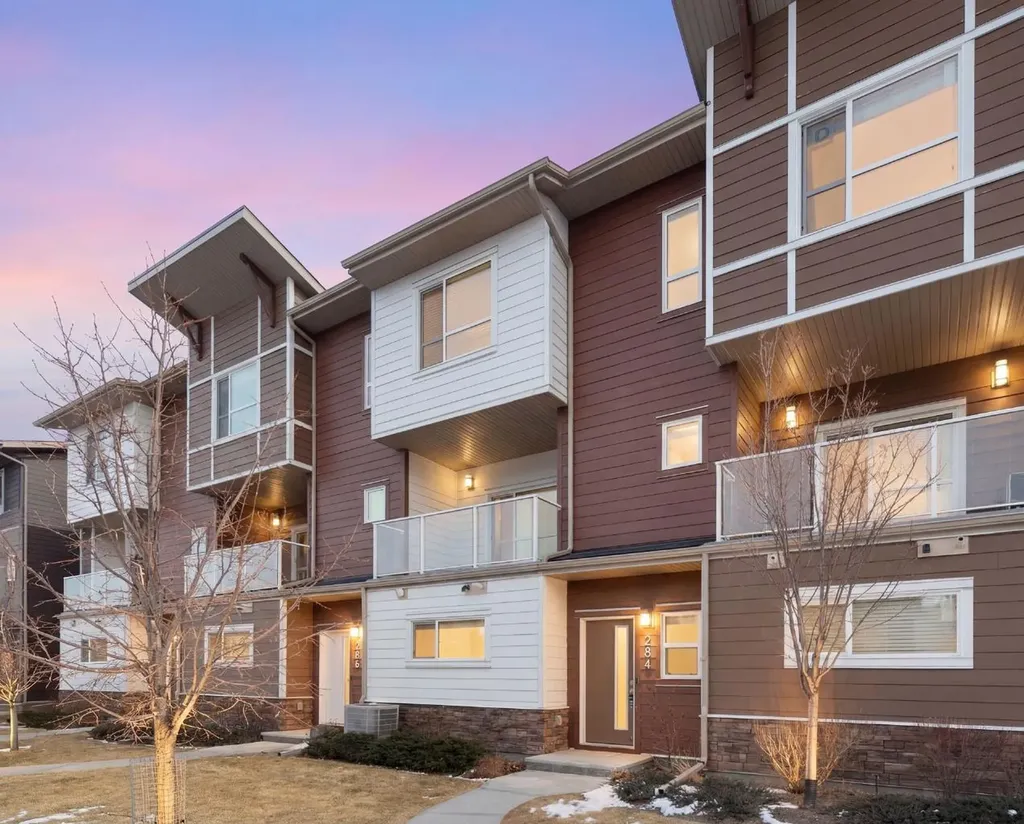 284 Harvest Hills Way NE Calgary AB T3K2P3