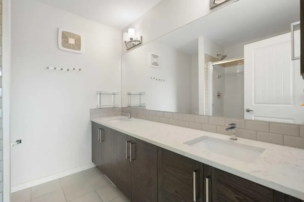 284 Harvest Hills Way NW Calgary AB T3K2P3