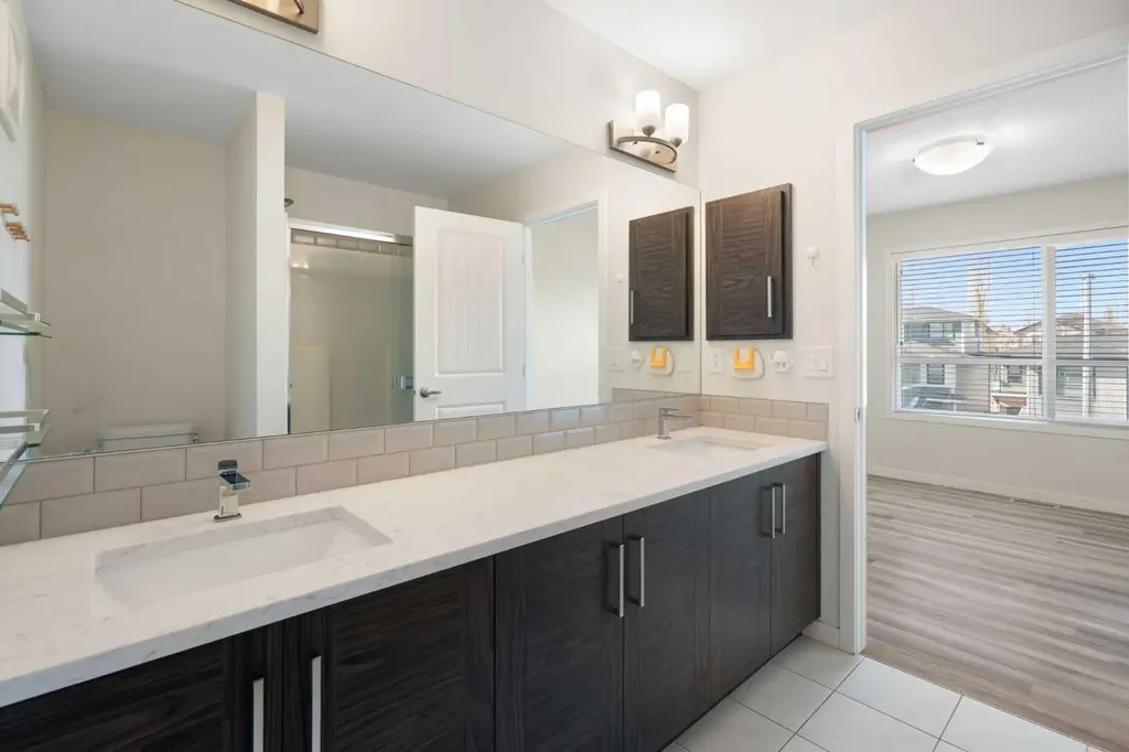 284 Harvest Hills Way NE Calgary AB T3K2P3