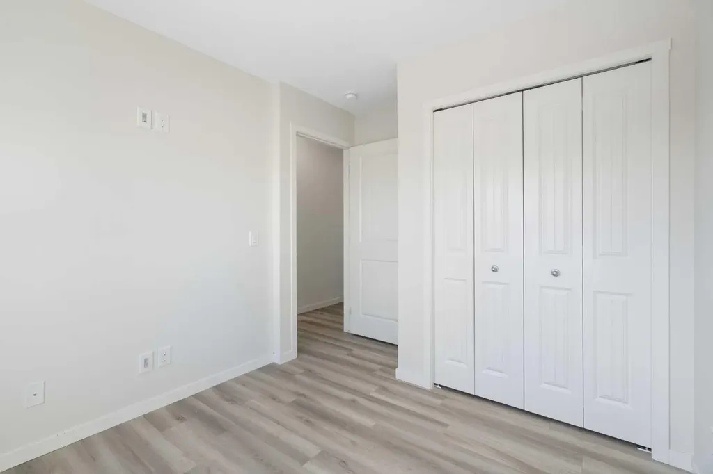 284 Harvest Hills Way NW Calgary AB T3K2P3