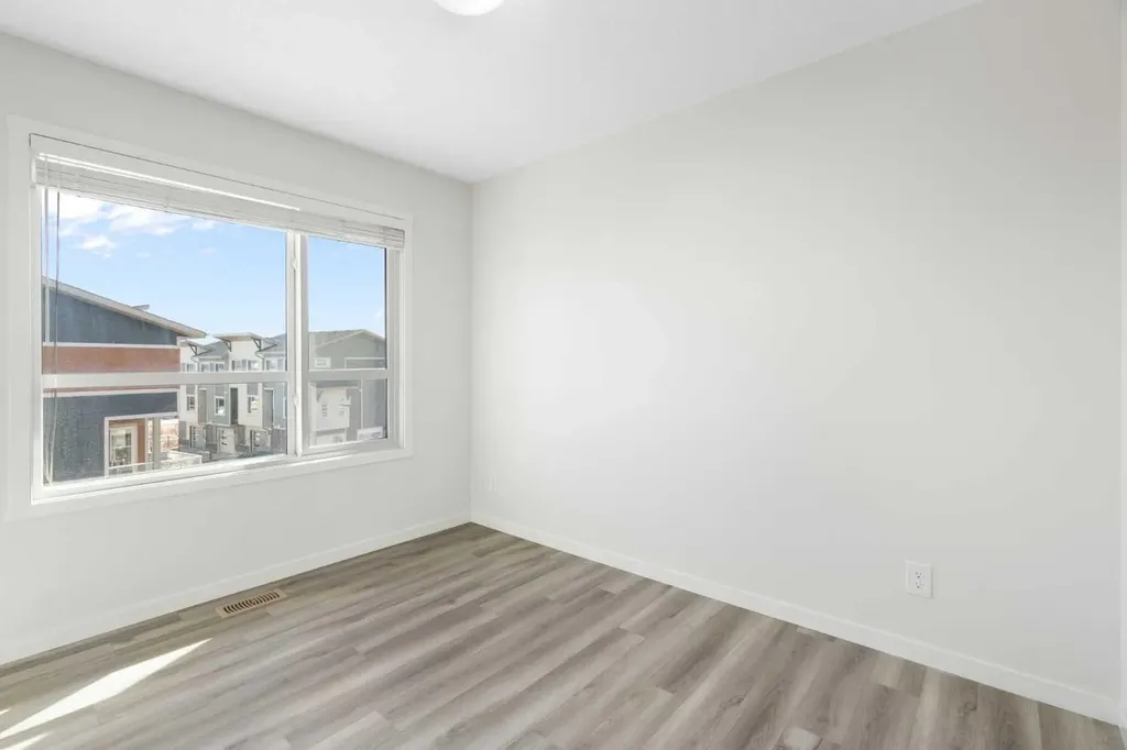 284 Harvest Hills Way NW Calgary AB T3K2P3