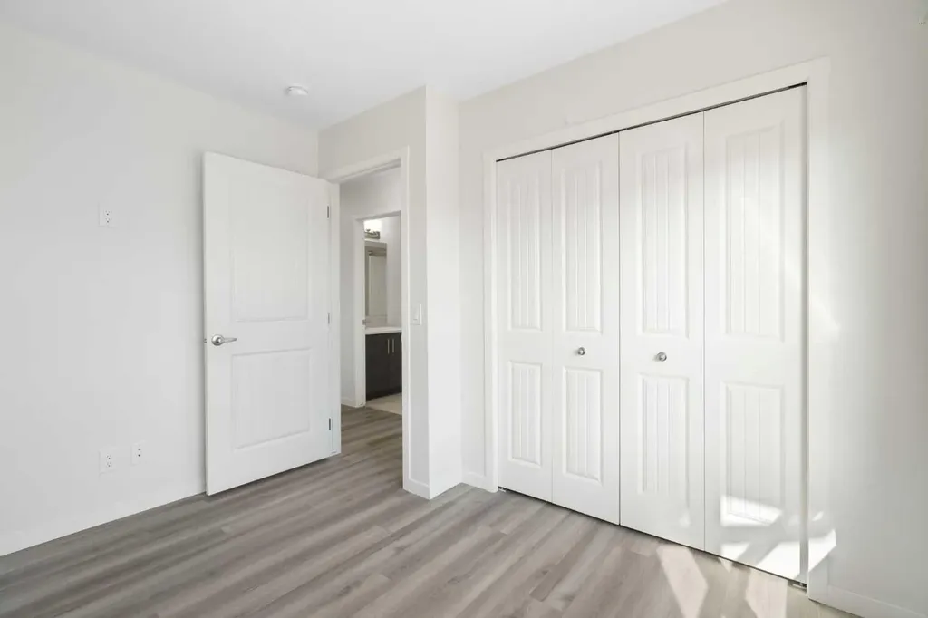 284 Harvest Hills Way NW Calgary AB T3K2P3