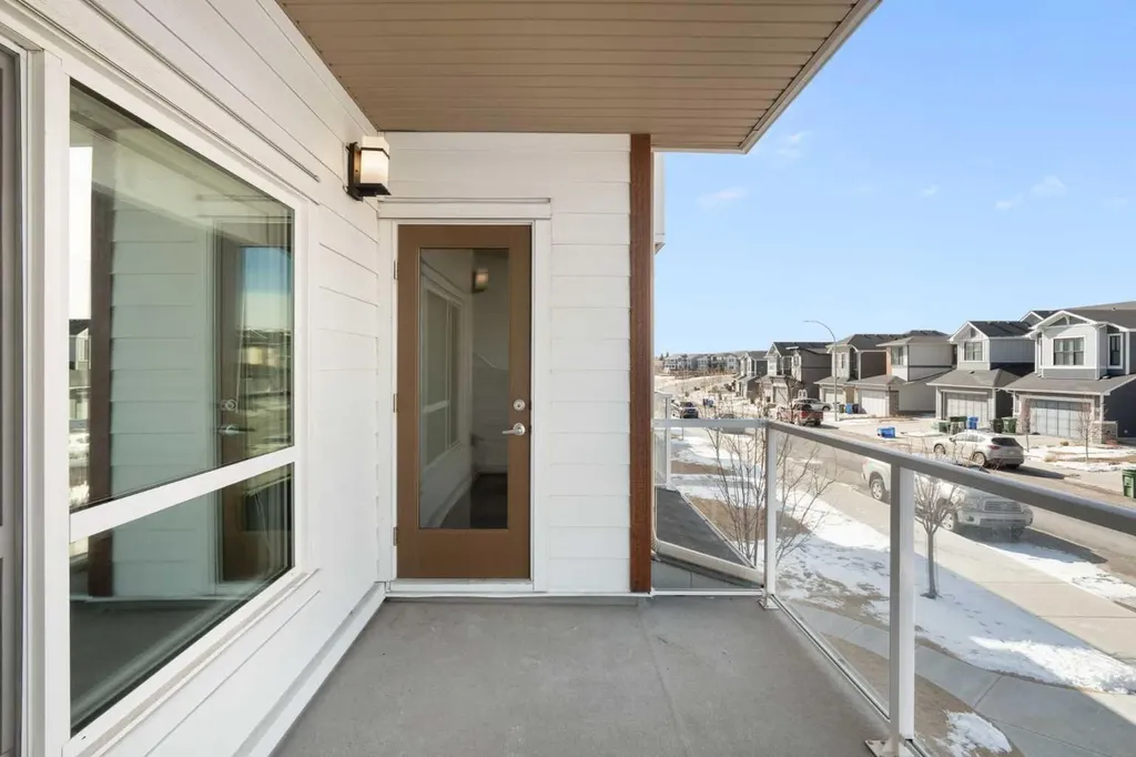 284 Harvest Hills Way NW Calgary AB T3K2P3