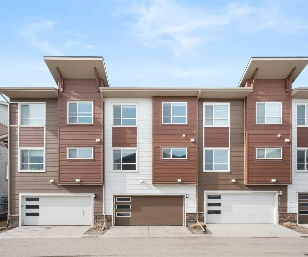 284 Harvest Hills Way NW Calgary AB T3K2P3