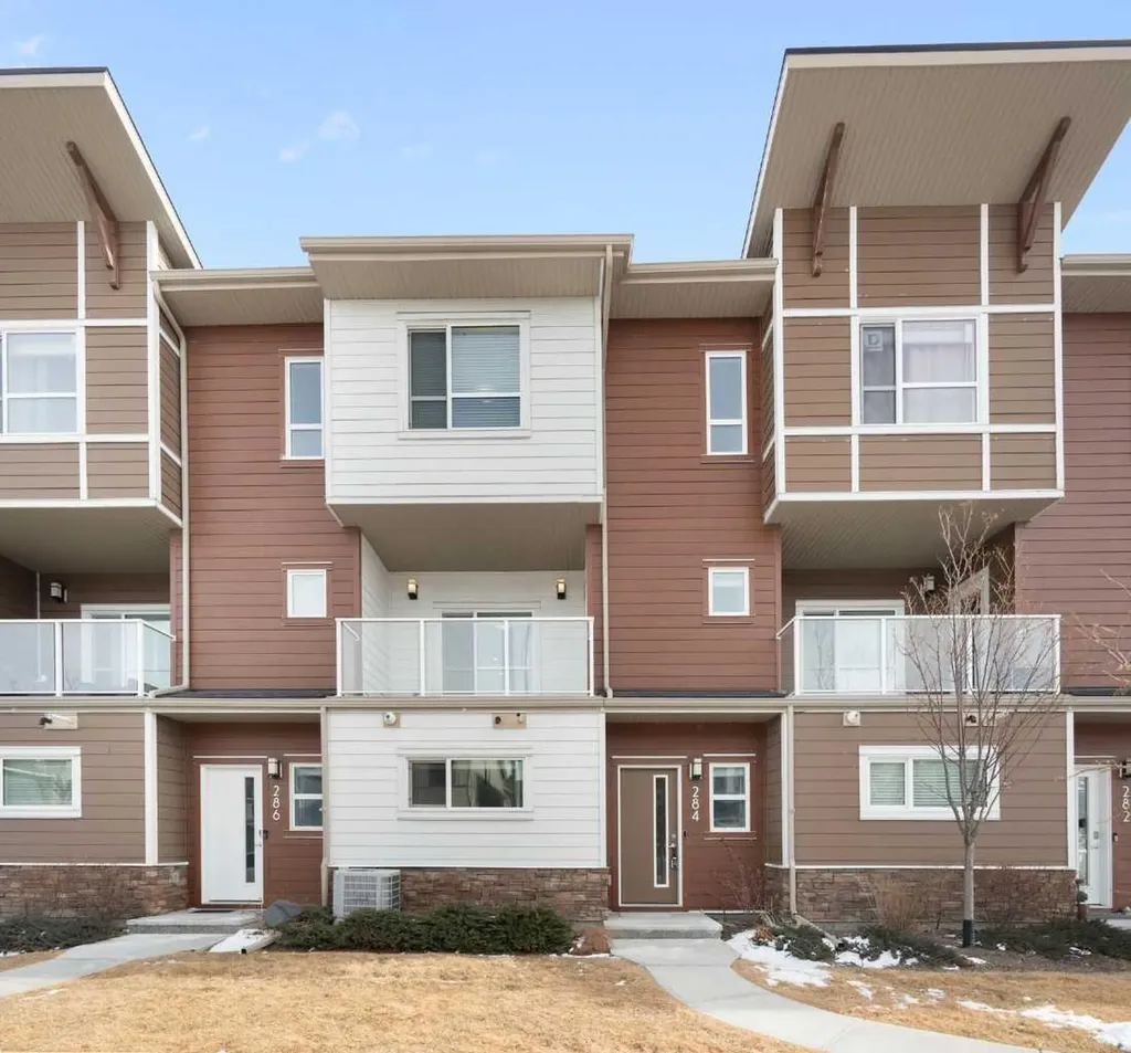 284 Harvest Hills Way NE Calgary AB T3K2P3