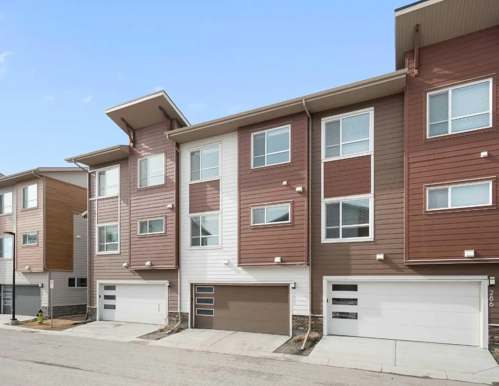 284 Harvest Hills Way NW Calgary AB T3K2P3