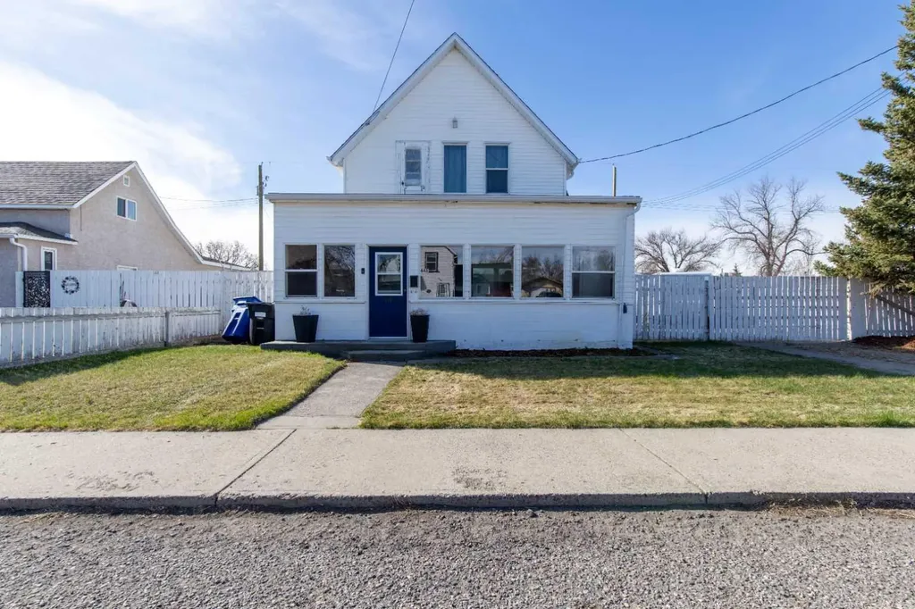 446 21 Street Fort Macleod AB T0L 0Z0