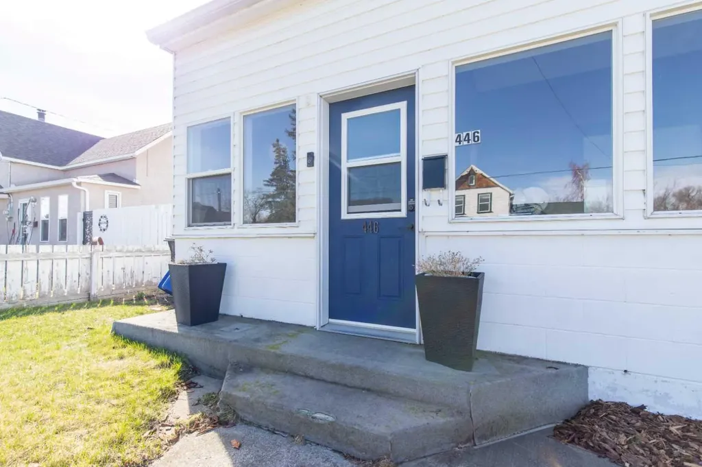 446 21 Street Fort Macleod AB T0L 0Z0