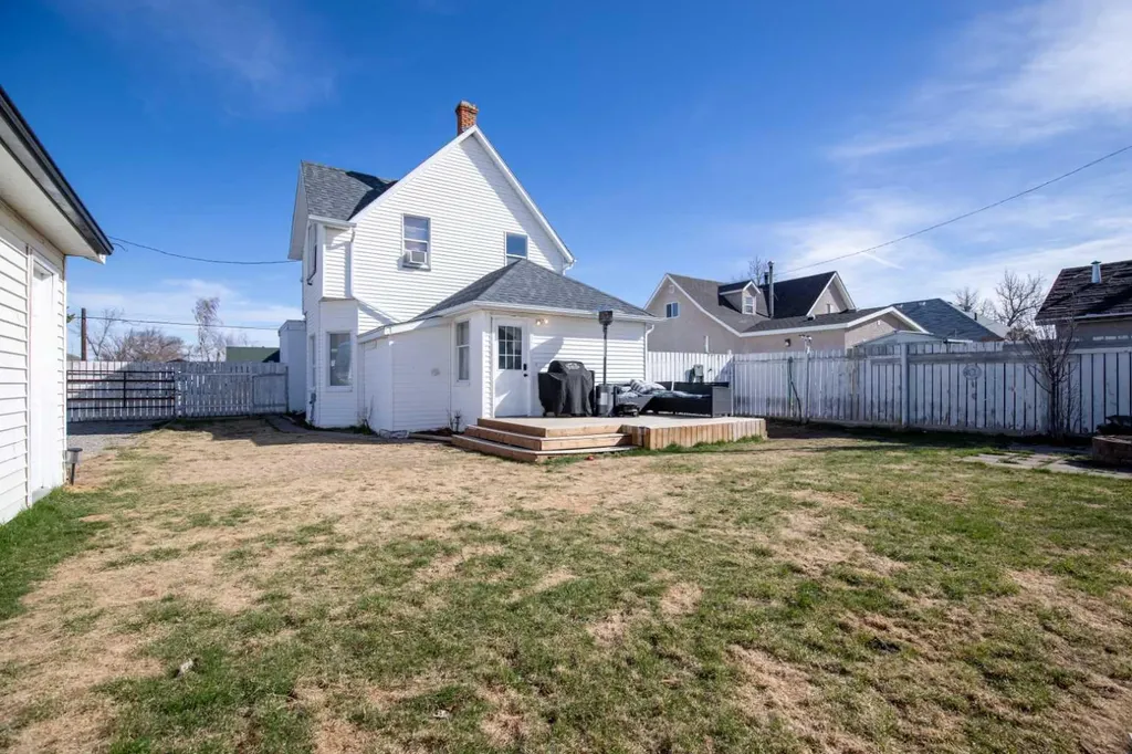 446 21 Street Fort Macleod AB T0L 0Z0