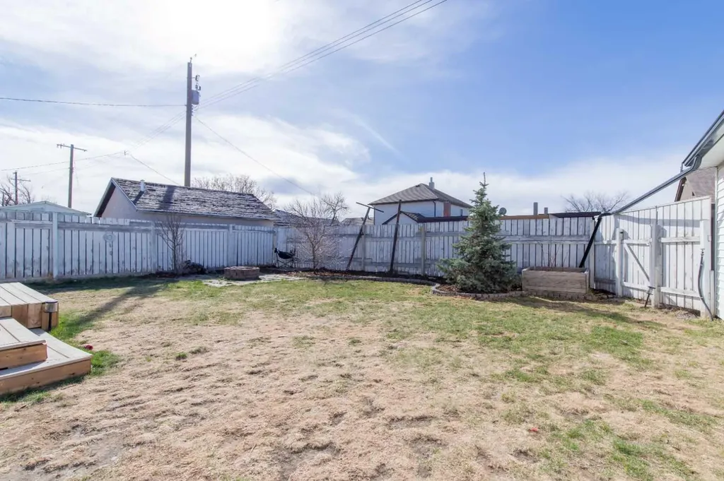 446 21 Street Fort Macleod AB T0L 0Z0