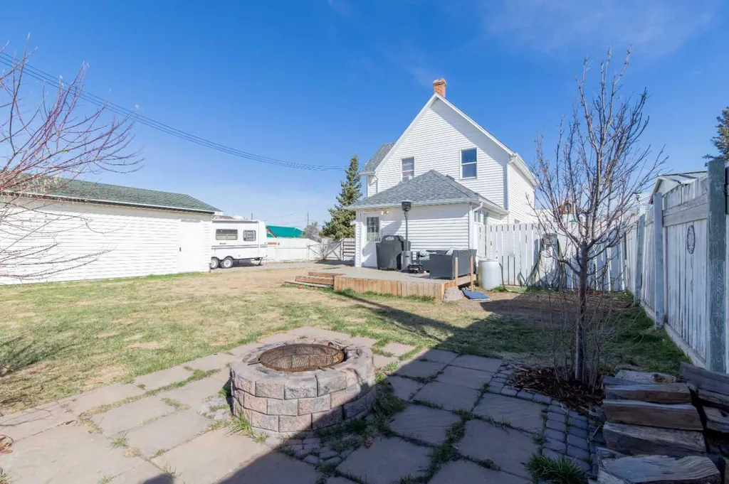 446 21 Street Fort Macleod AB T0L 0Z0