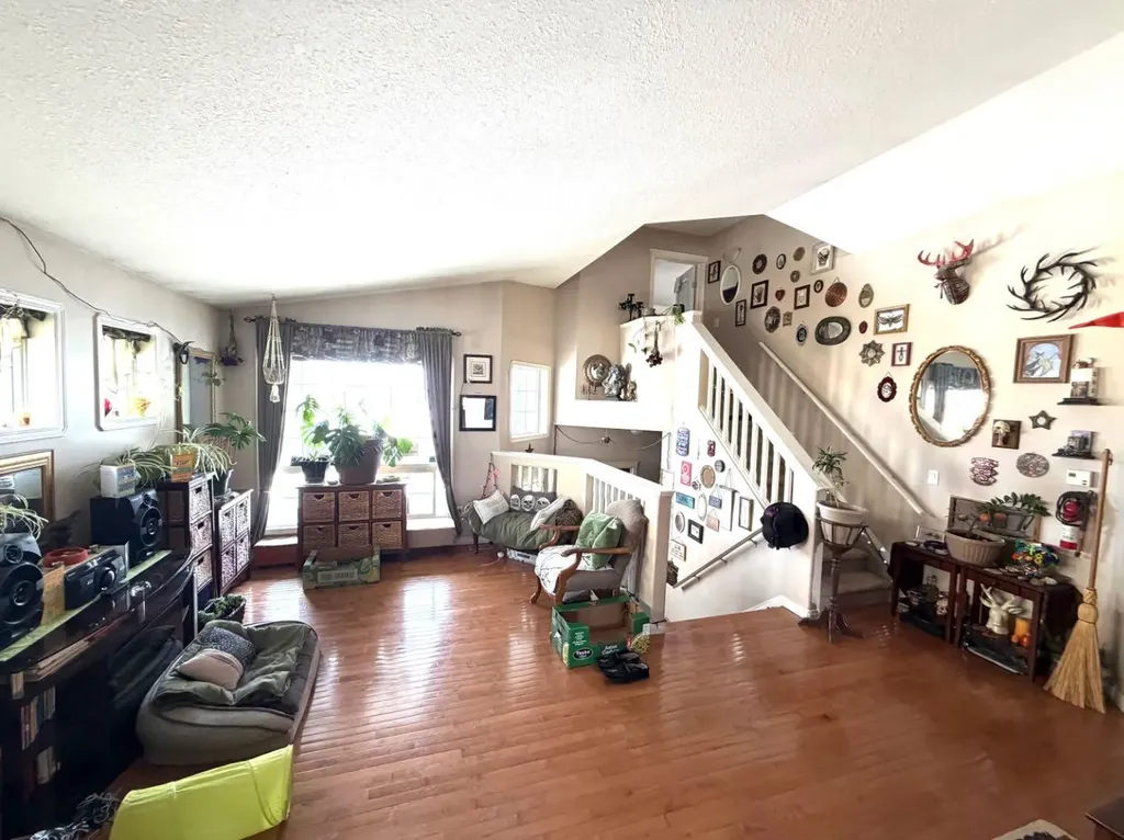 8821 Lakeland Drive Grande Prairie AB T8X 1V8