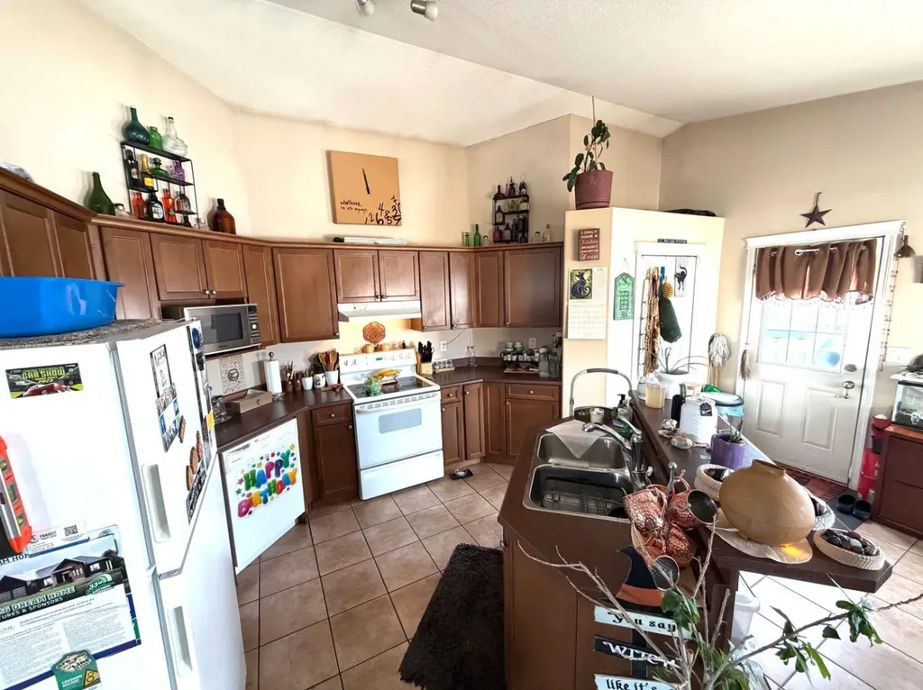 8821 Lakeland Drive Grande Prairie AB T8X 1V8