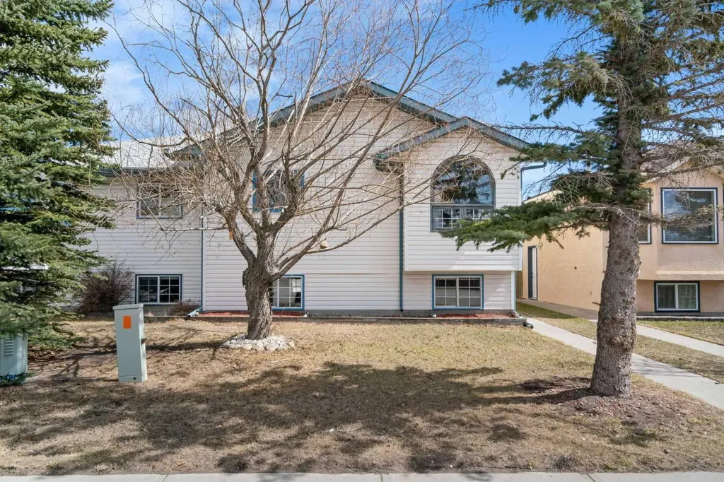 8 West Aarsby Road Cochrane AB T4C1M4