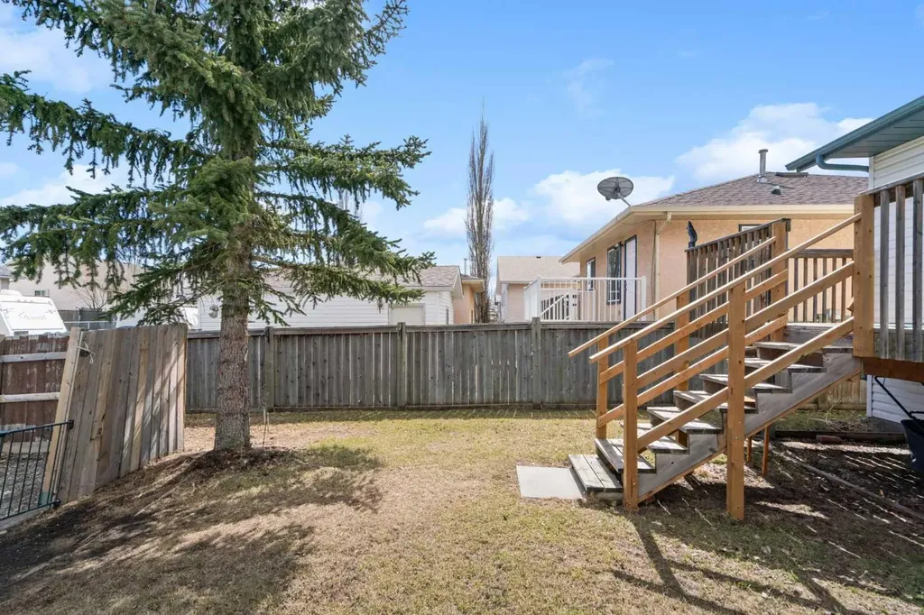 8 West Aarsby Road Cochrane AB T4C1M4