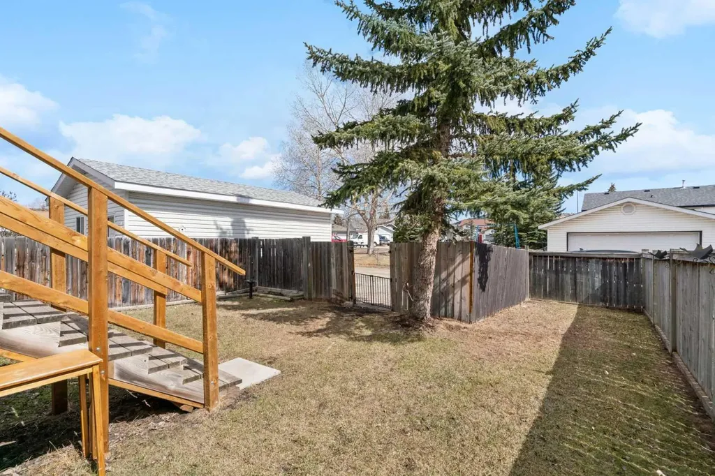 8 West Aarsby Road Cochrane AB T4C1M4