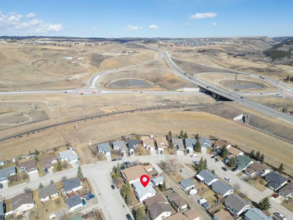8 West Aarsby Road Cochrane AB T4C1M4