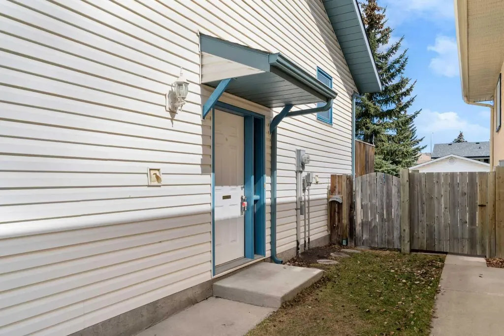 8 West Aarsby Road Cochrane AB T4C1M4