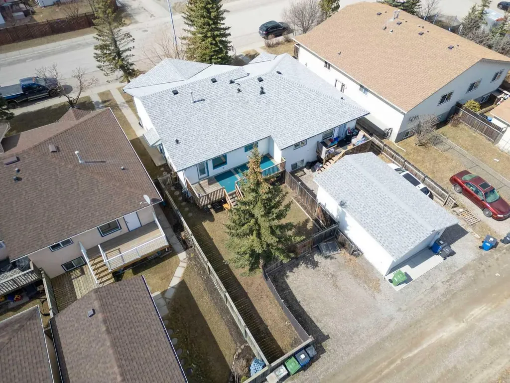 8 West Aarsby Road Cochrane AB T4C1M4