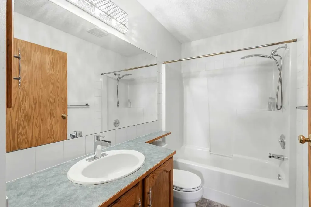 4B Millview Way SW Calgary AB T2Y 3E7