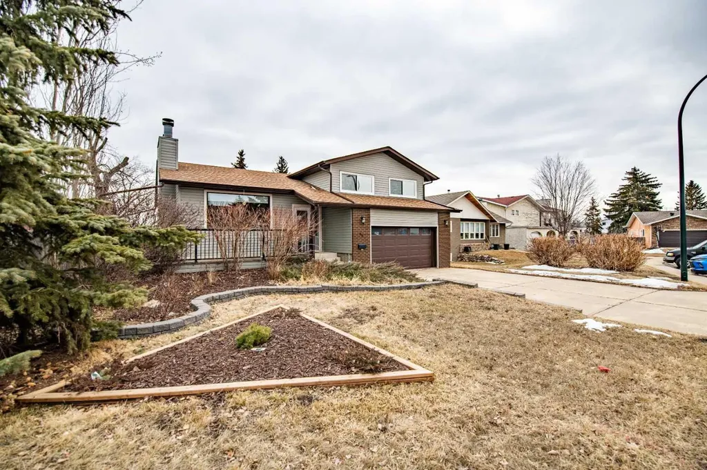 44 Norwest Close Red Deer AB T4P2A2