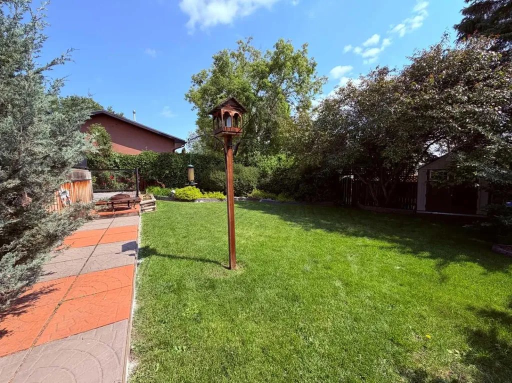 44 Norwest Close Red Deer AB T4P2A2