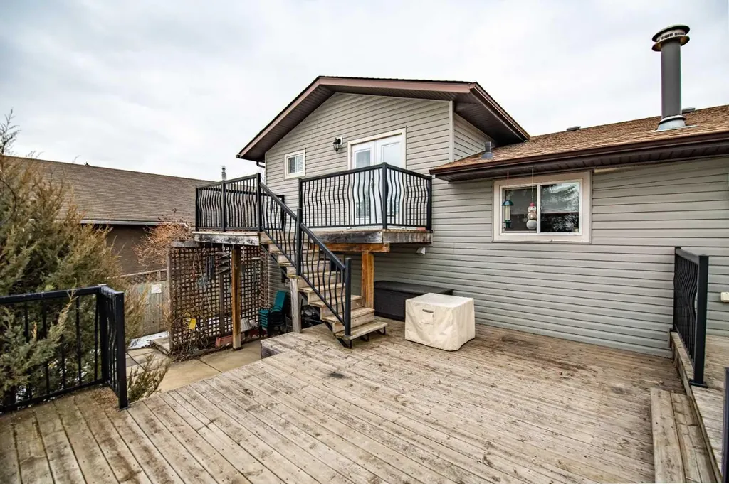 44 Norwest Close Red Deer AB T4P2A2