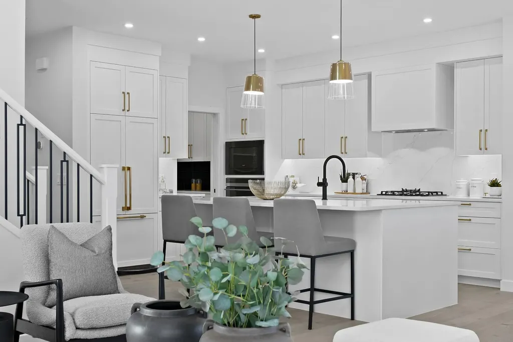 6 Westland Park SW Calgary AB T3H 0W1