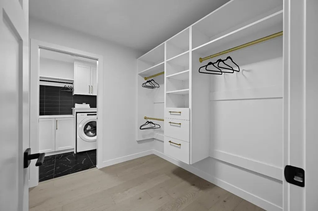 6 Westland Park SW Calgary AB T3H 0W1