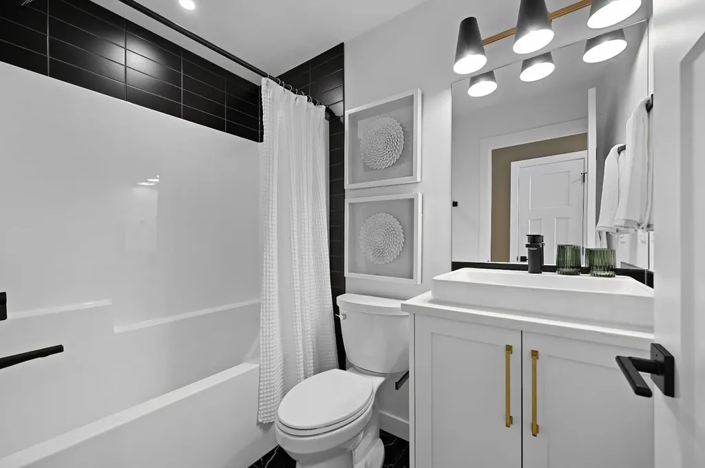 6 Westland Park SW Calgary AB T3H 0W1