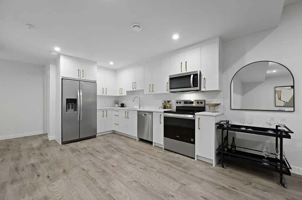 6 Westland Park SW Calgary AB T3H 0W1