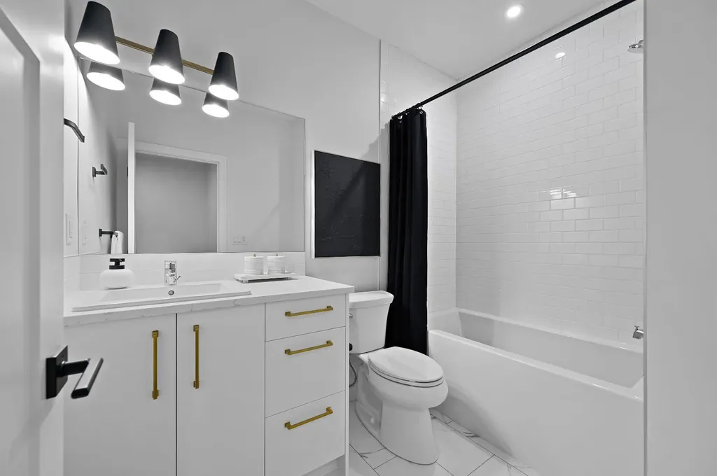 6 Westland Park SW Calgary AB T3H 0W1