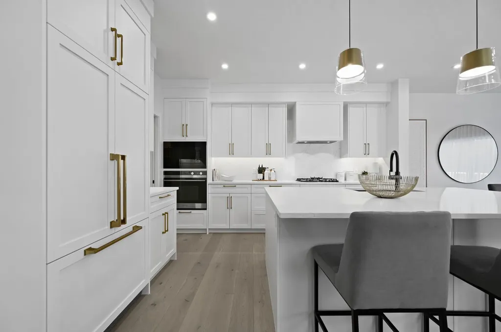 6 Westland Park SW Calgary AB T3H 0W1