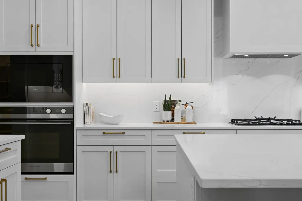 6 Westland Park SW Calgary AB T3H 0W1