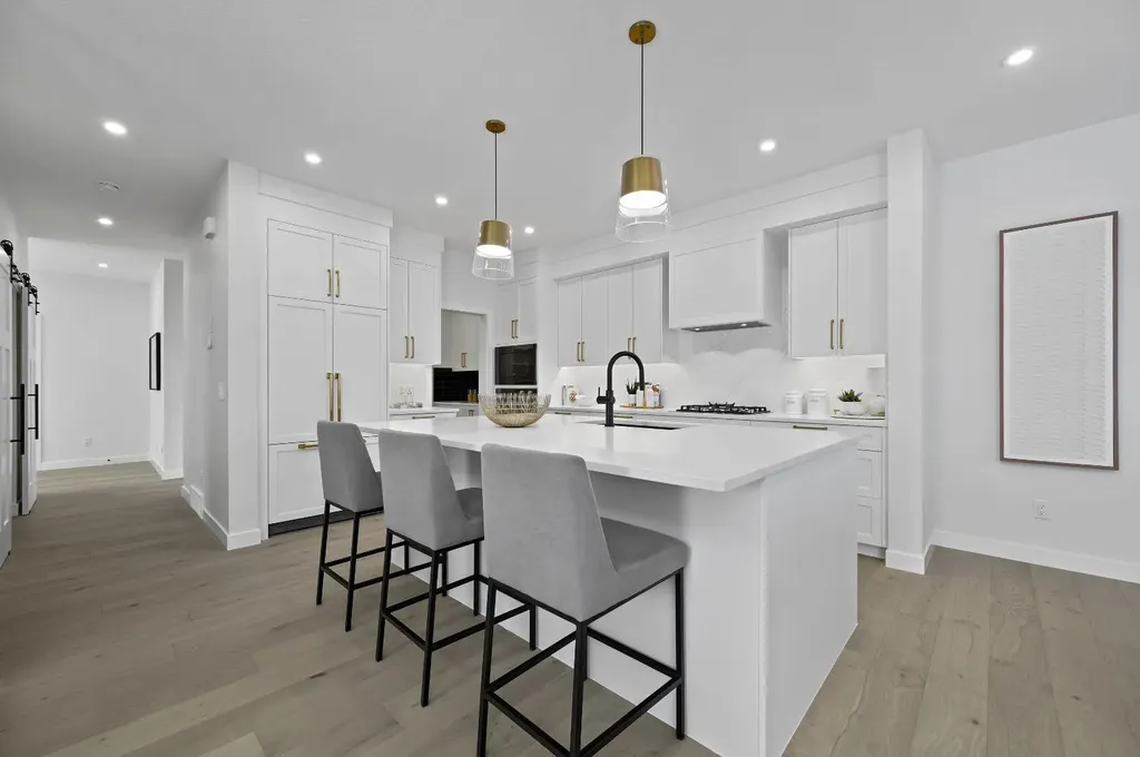 6 Westland Park SW Calgary AB T3H 0W1