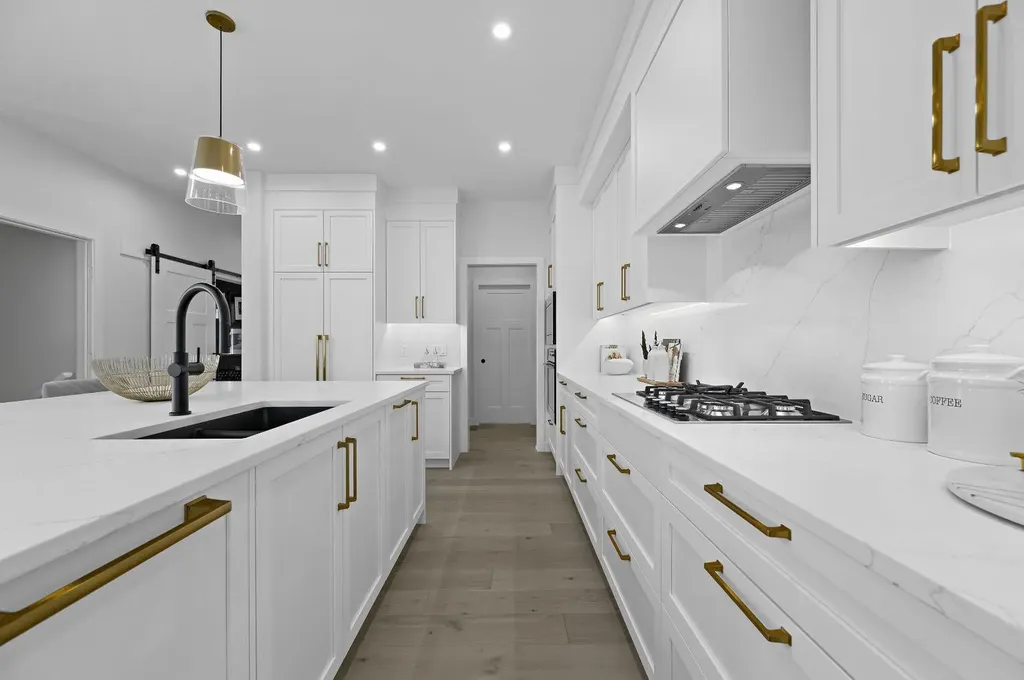 6 Westland Park SW Calgary AB T3H 0W1
