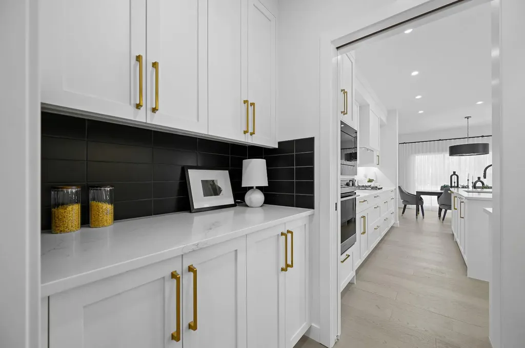 6 Westland Park SW Calgary AB T3H 0W1