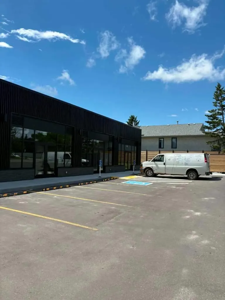 6815 26 Avenue NE Calgary AB T1Y 6M7