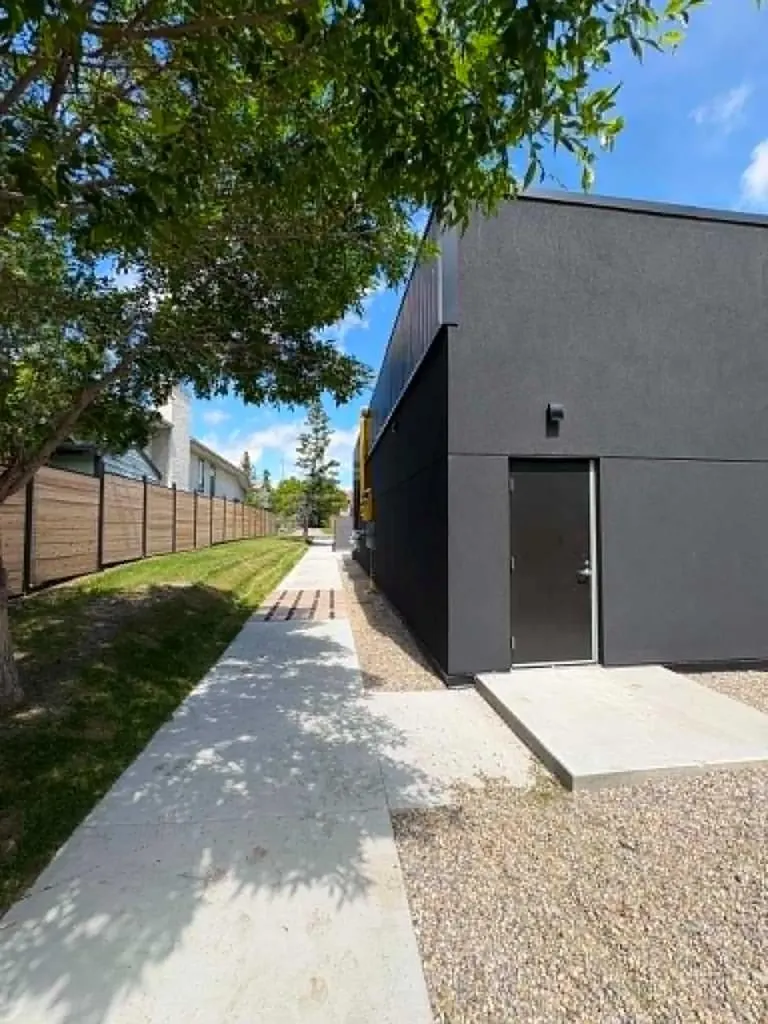 6815 26 Avenue NE Calgary AB T1Y 6M7