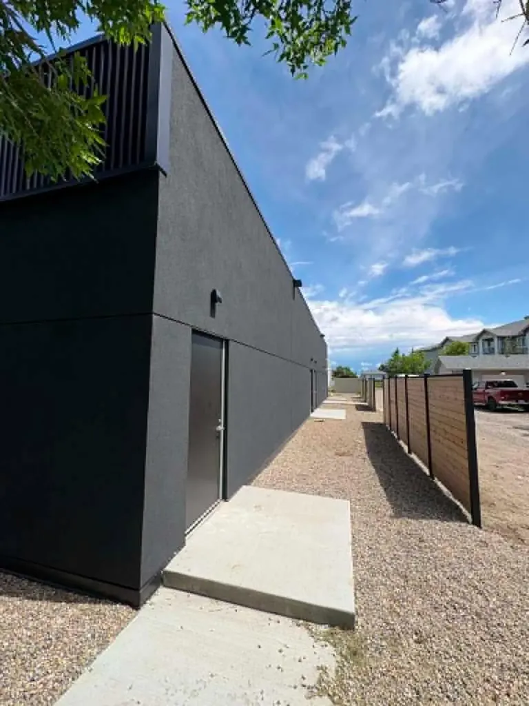 6815 26 Avenue NE Calgary AB T1Y 6M7